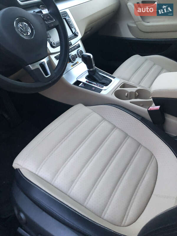 Купе Volkswagen CC / Passat CC 2012 в Черновцах