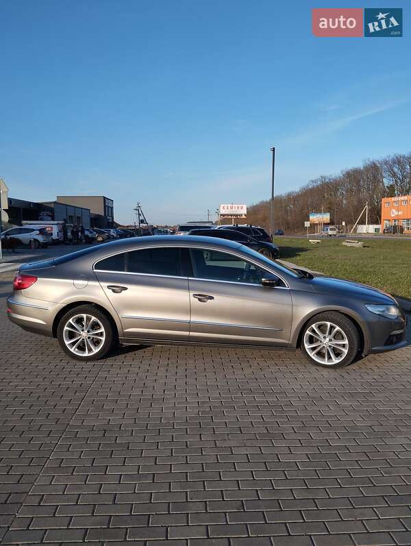Купе Volkswagen CC / Passat CC 2010 в Рованцях