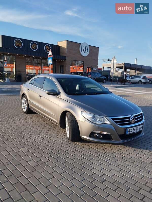 Купе Volkswagen CC / Passat CC 2010 в Рованцях