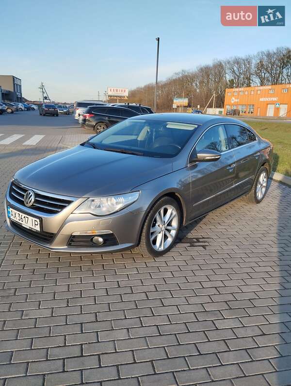 Купе Volkswagen CC / Passat CC 2010 в Рованцях