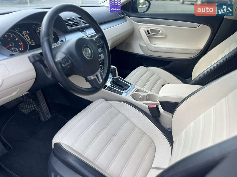 Купе Volkswagen CC / Passat CC 2010 в Киеве