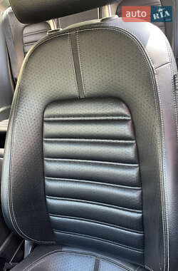 Купе Volkswagen CC / Passat CC 2011 в 