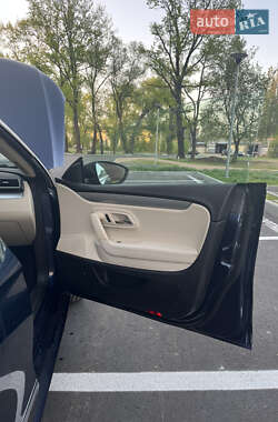 Купе Volkswagen CC / Passat CC 2011 в 