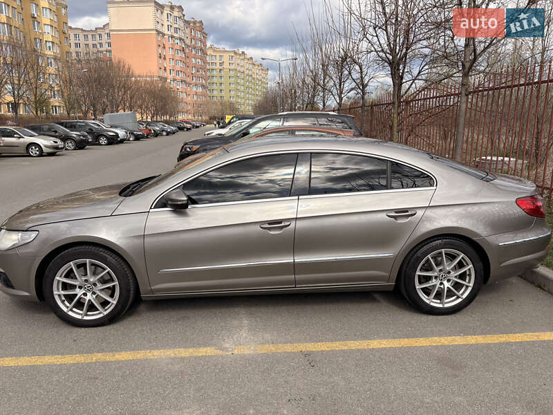 Купе Volkswagen CC / Passat CC 2010 в Киеве