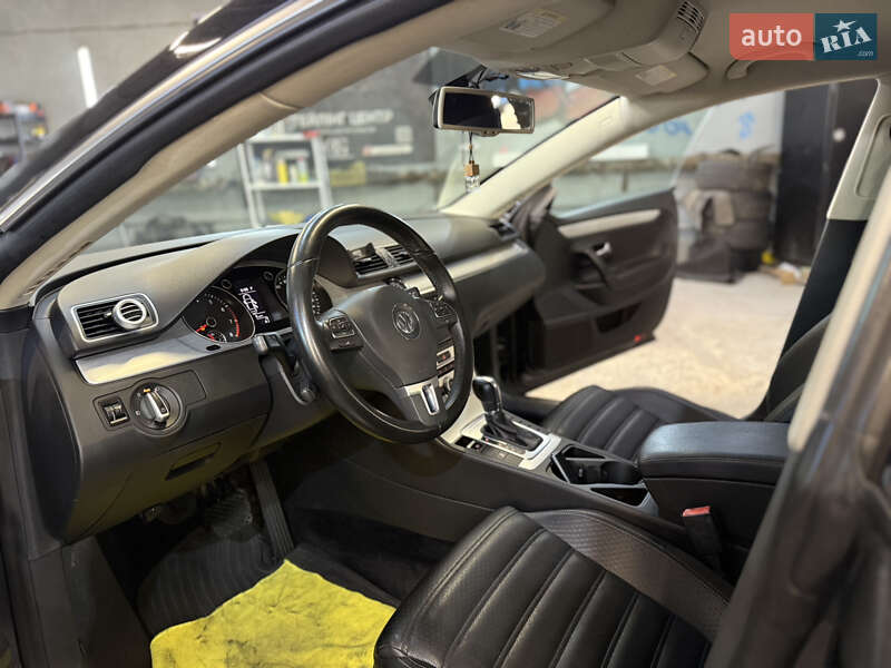 Купе Volkswagen CC / Passat CC 2012 в Львове