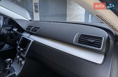 Купе Volkswagen CC / Passat CC 2013 в 