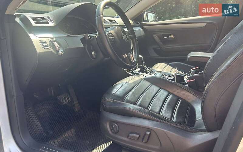Купе Volkswagen CC / Passat CC 2012 в Черновцах