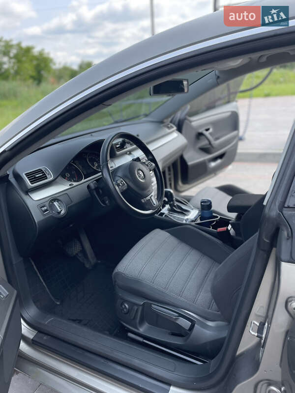 Купе Volkswagen CC / Passat CC 2011 в Львове