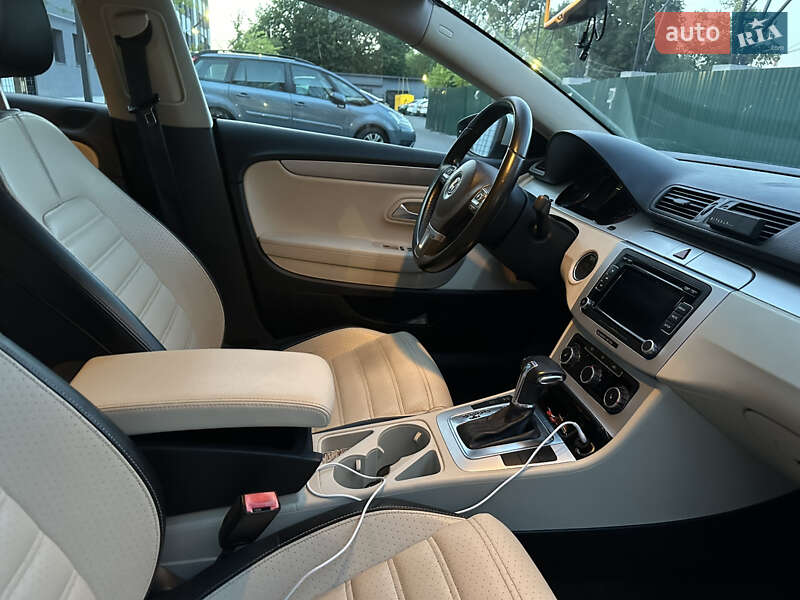 Купе Volkswagen CC / Passat CC 2010 в Ивано-Франковске