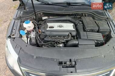 Купе Volkswagen CC / Passat CC 2011 в 