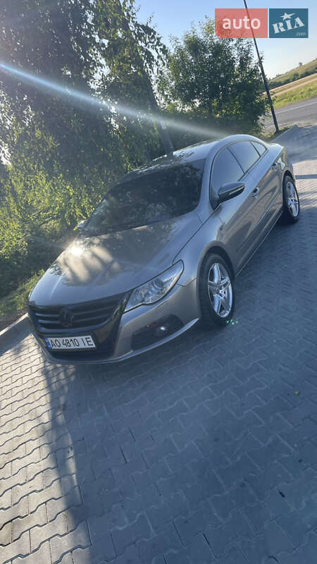 Купе Volkswagen CC / Passat CC 2010 в Мукачевому