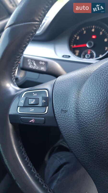 Купе Volkswagen CC / Passat CC 2013 в Львові