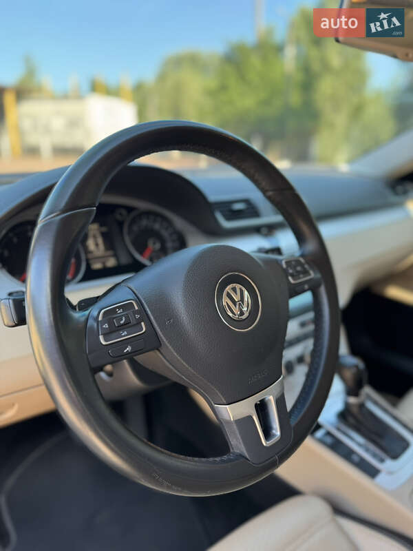 Купе Volkswagen CC / Passat CC 2015 в Киеве