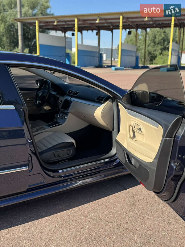 Купе Volkswagen CC / Passat CC 2015 в Киеве
