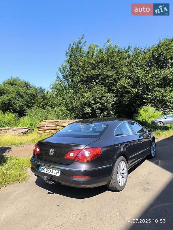 Купе Volkswagen CC / Passat CC 2010 в Дубно