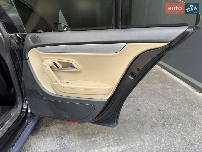 Купе Volkswagen CC / Passat CC 2013 в Києві