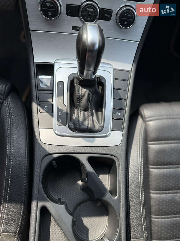 Купе Volkswagen CC / Passat CC 2012 в Києві