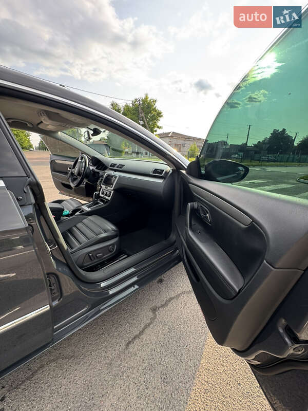 Купе Volkswagen CC / Passat CC 2011 в Киеве