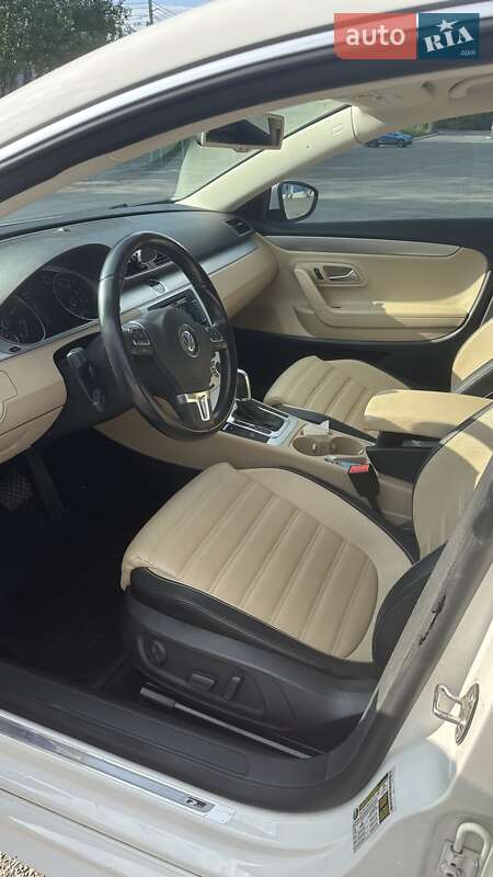 Купе Volkswagen CC / Passat CC 2013 в Львові