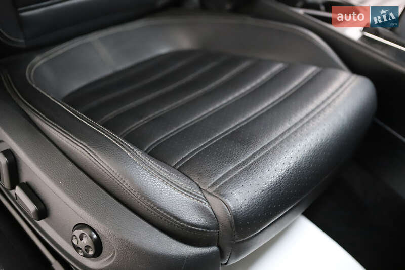 Купе Volkswagen CC / Passat CC 2012 в Дрогобичі