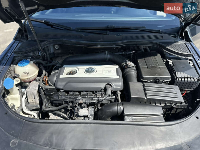 Купе Volkswagen CC / Passat CC 2012 в Киеве