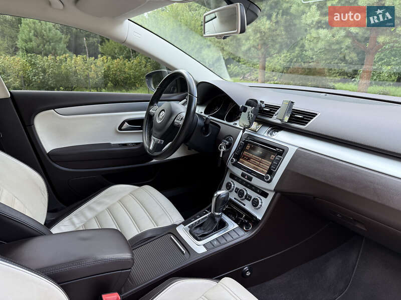 Купе Volkswagen CC / Passat CC 2012 в Киеве
