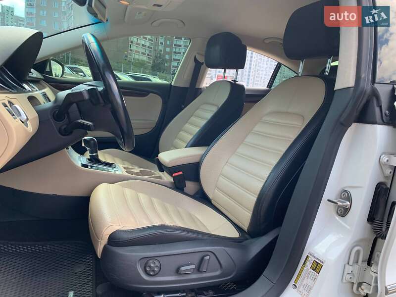 Купе Volkswagen CC / Passat CC 2016 в Киеве