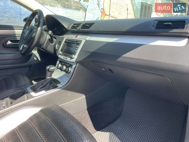 Купе Volkswagen CC / Passat CC 2010 в Луцьку