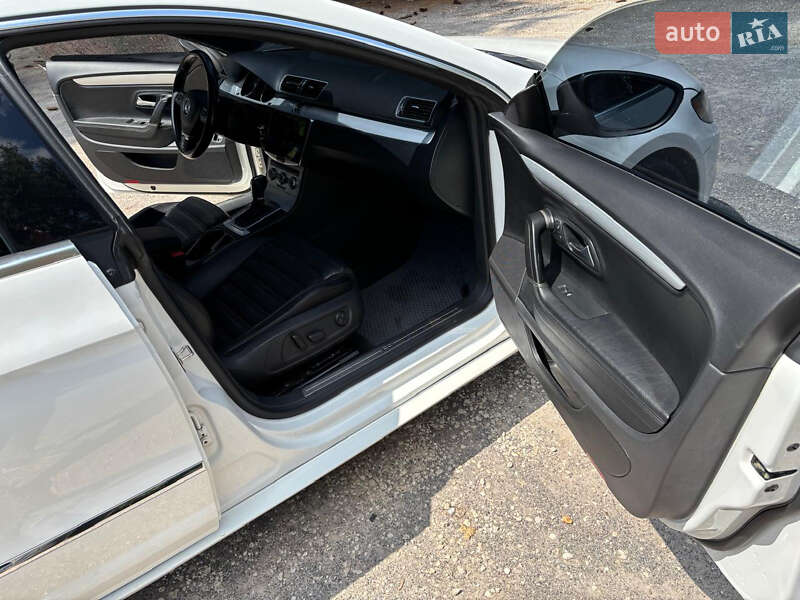 Купе Volkswagen CC / Passat CC 2013 в Шаргороді