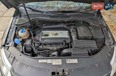 Купе Volkswagen CC / Passat CC 2011 в 