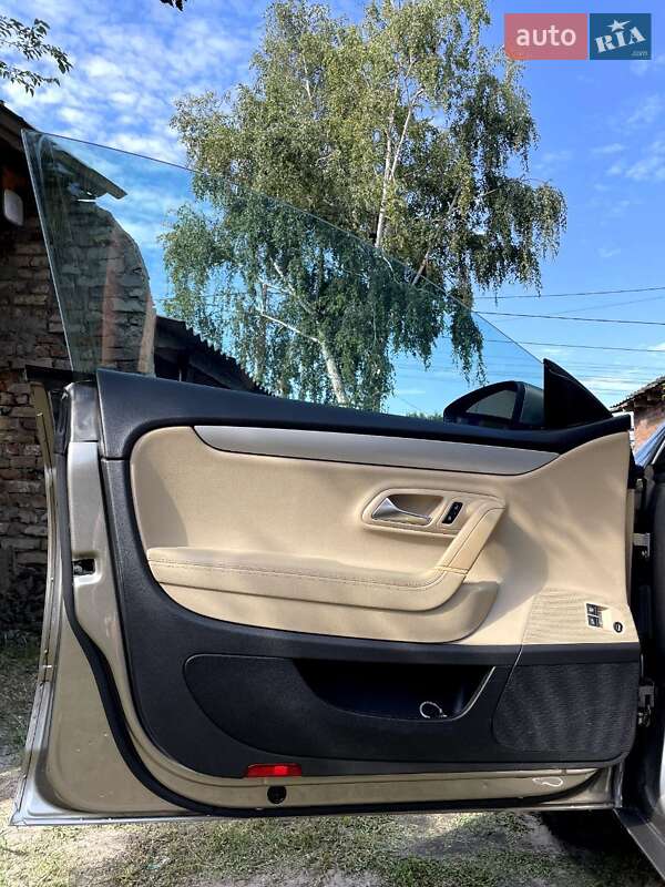 Купе Volkswagen CC / Passat CC 2014 в Києві