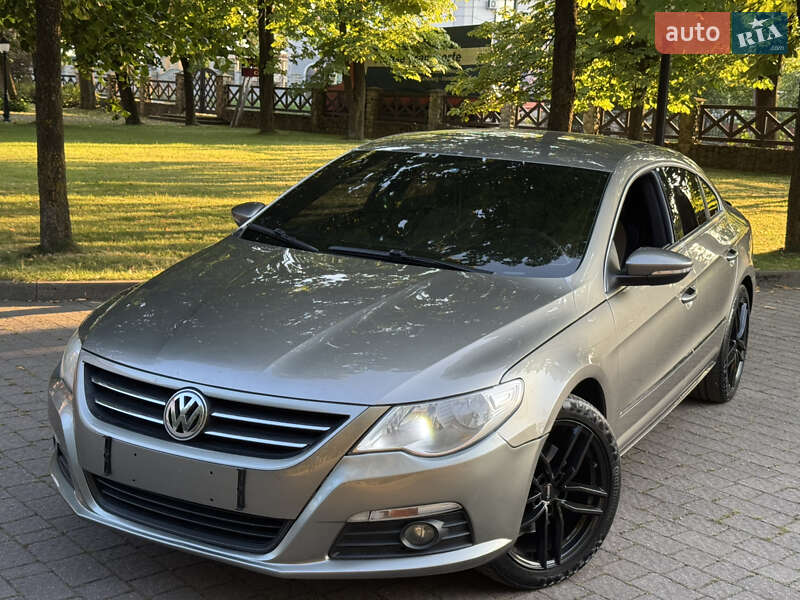 Купе Volkswagen CC / Passat CC 2010 в Брошневе-Осаде