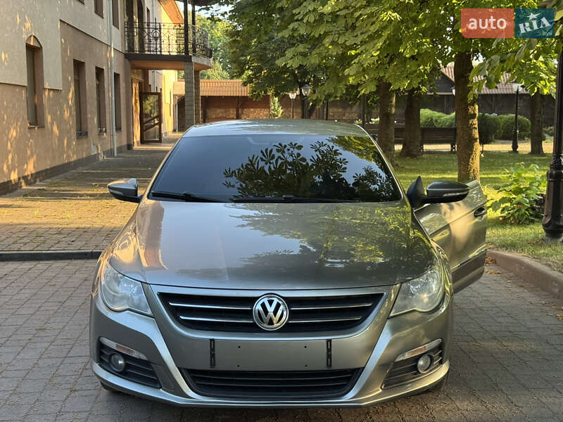 Купе Volkswagen CC / Passat CC 2010 в Брошневе-Осаде