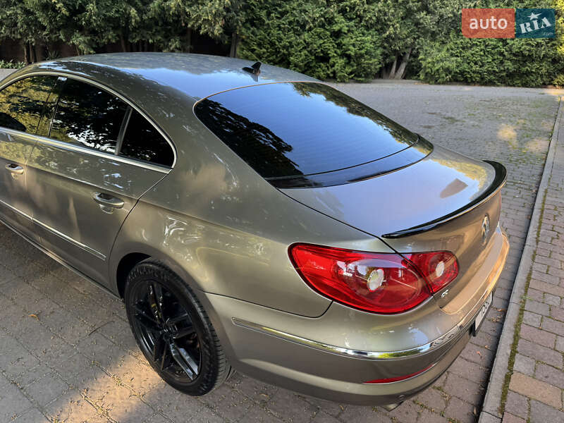 Купе Volkswagen CC / Passat CC 2010 в Брошневе-Осаде