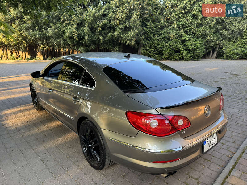 Купе Volkswagen CC / Passat CC 2010 в Брошневе-Осаде