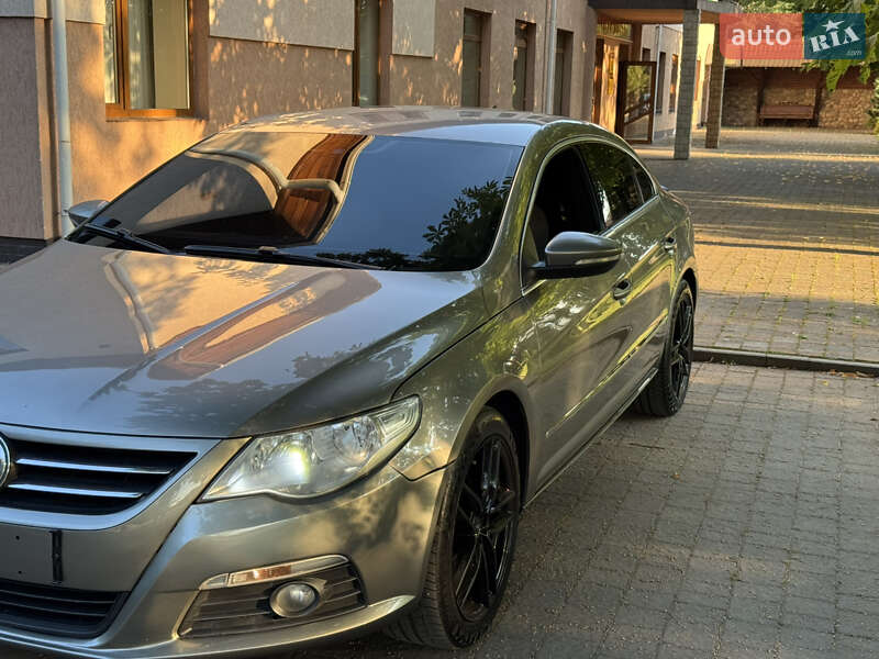 Купе Volkswagen CC / Passat CC 2010 в Брошневе-Осаде