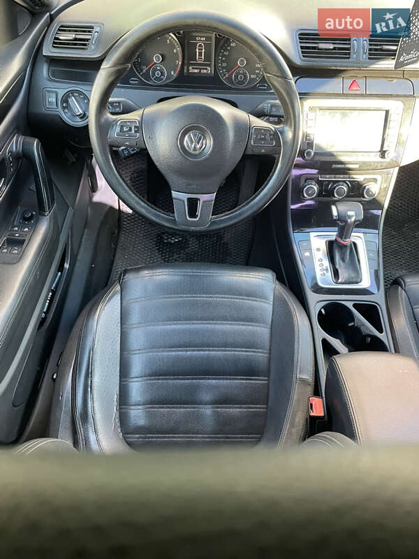 Купе Volkswagen CC / Passat CC 2010 в Полонному
