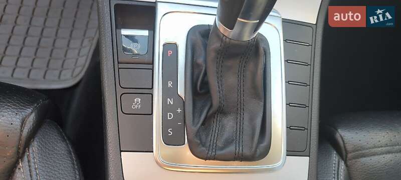 Купе Volkswagen CC / Passat CC 2012 в Києві