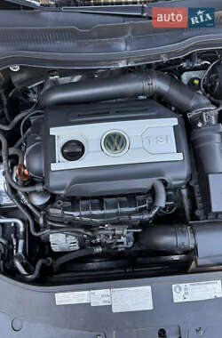 Купе Volkswagen CC / Passat CC 2011 в 