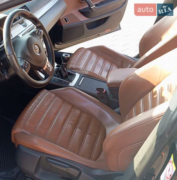 Купе Volkswagen CC / Passat CC 2011 в Чернівцях