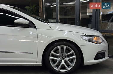 Купе Volkswagen CC / Passat CC 2011 в 