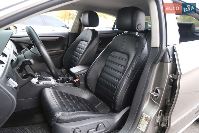 Купе Volkswagen CC / Passat CC 2012 в Києві