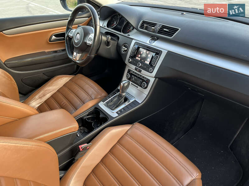 Купе Volkswagen CC / Passat CC 2011 в Киеве