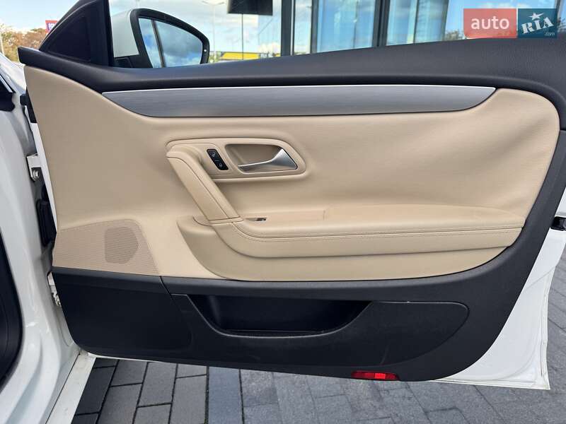 Купе Volkswagen CC / Passat CC 2014 в Киеве