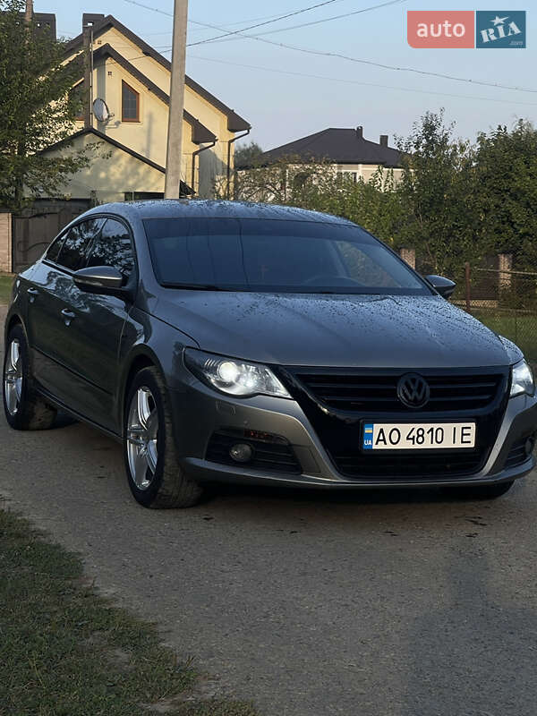 Купе Volkswagen CC / Passat CC 2010 в Калуше