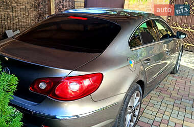 Купе Volkswagen CC / Passat CC 2011 в 