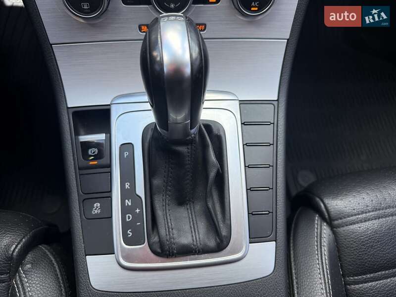 Купе Volkswagen CC / Passat CC 2015 в Киеве