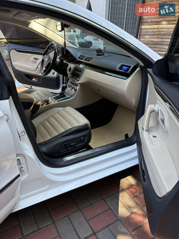 Купе Volkswagen CC / Passat CC 2014 в Киеве