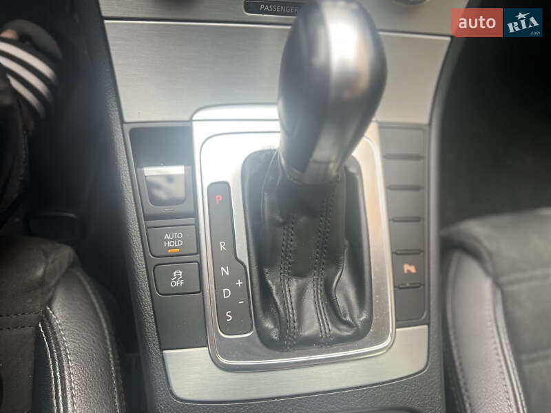 Купе Volkswagen CC / Passat CC 2012 в Киеве