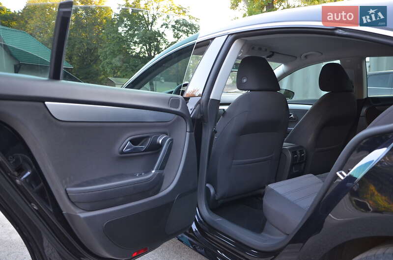 Купе Volkswagen CC / Passat CC 2010 в Киеве